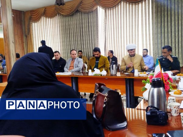 جلسه برنامه‌ریزی برگزاری راهپیمایی یوم‌الله ۲۲ بهمن با حضور مدیران مدارس شهرستان فاروج