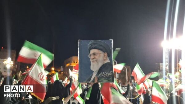 مردم پای عهد انقلاب در تهران