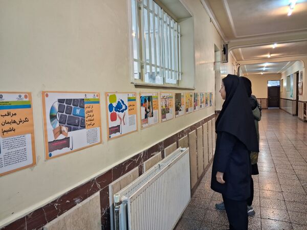 نمایشگاه سیار مدرسه‌ای با عنوان پیشگیری از اعتیاد 