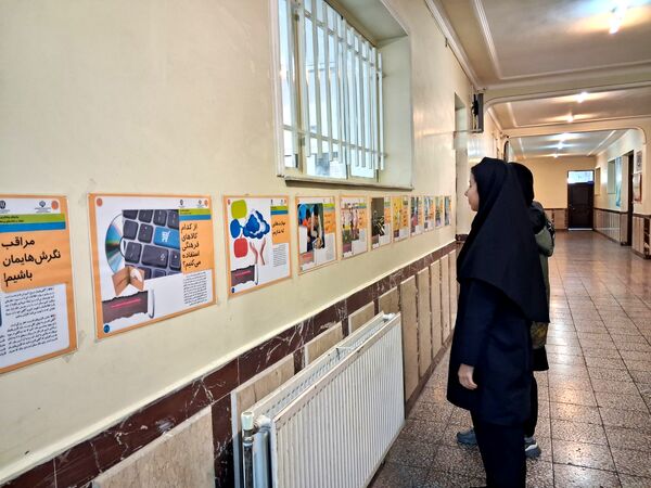 نمایشگاه سیار مدرسه‌ای با عنوان پیشگیری از اعتیاد 