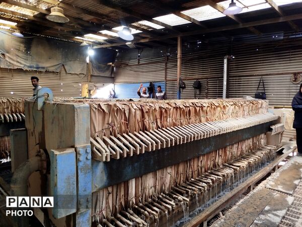 بازدید فرماندار  از شرکت زرین‌فلز کاشمر