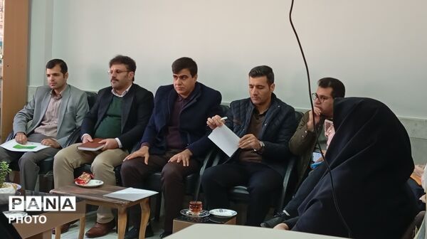 نمایشگاه اقتصاد مقاومتی و صنایع دستی هنرجویان هنرستان حضرت زهرا (س)