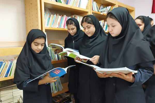زنگ کتابخوانی در دبیرستان امام علی(ع) ورامین