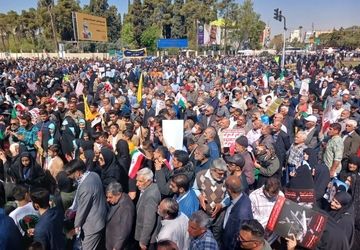 خروش مردم شیراز در راهپیمایی روز قدس