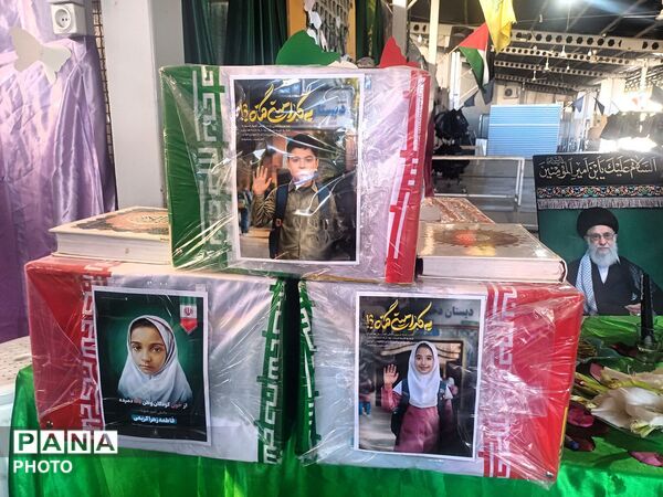 تجدید بیعت دختران وطن با آرمان‌های انقلاب در حسینیه امام