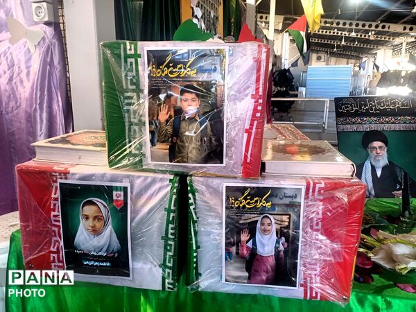 تجدید بیعت دختران وطن با آرمان‌های انقلاب در حسینیه امام