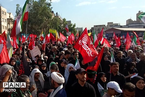اجرای گروه سرود ریحانه‌الحسین پردیس در مراسم تشییع  رهبر شهید