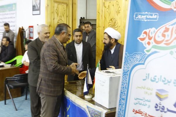 تجدید بیعت مسئولان فیروزکوه با آرمان‌های شهدا در دهه فجر