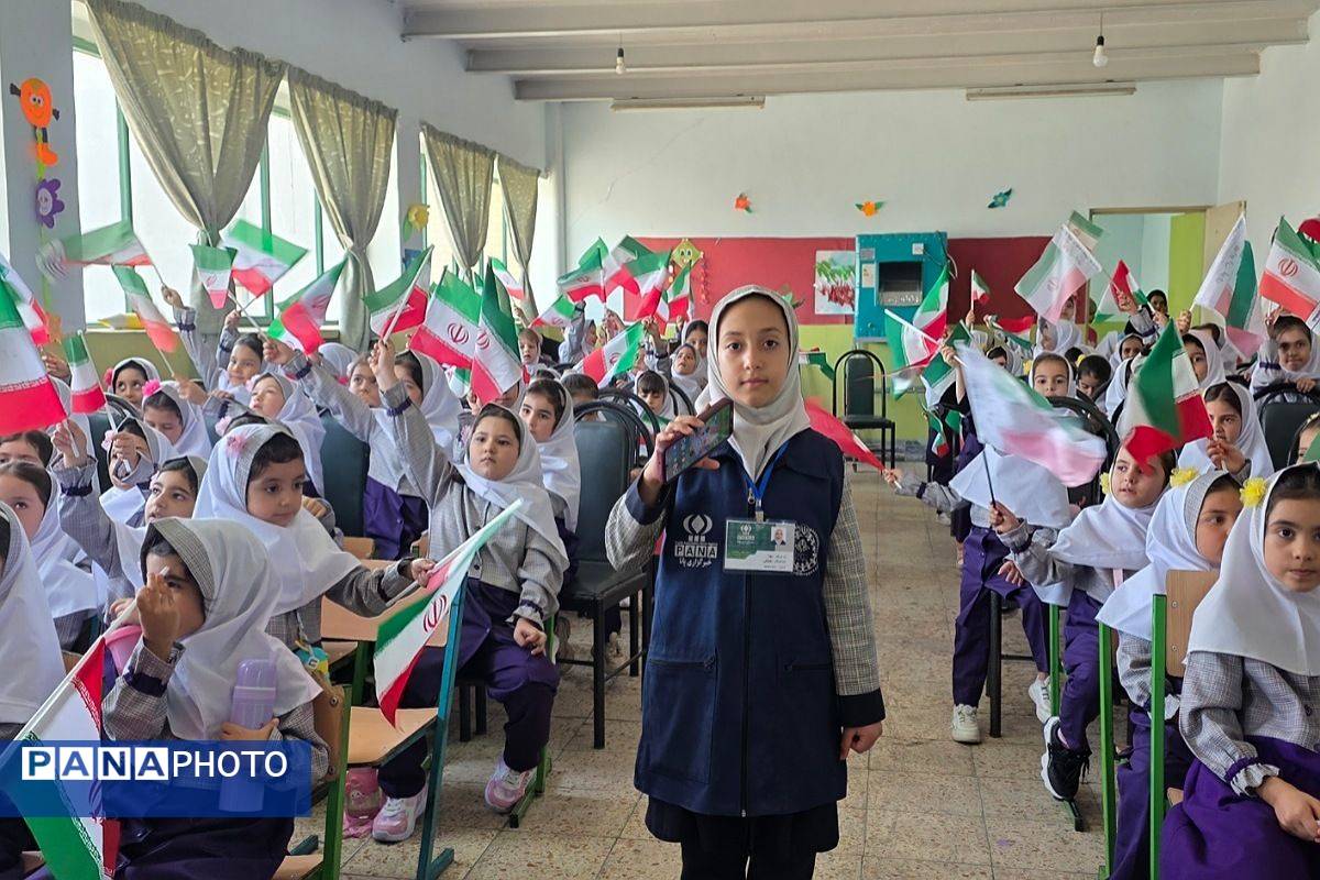 آغاز تحصیل کلاس اولی‌ها با جشن شکوفه‌ها در فرزانگان رباط‌کریم