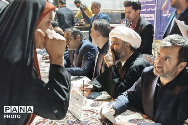 میز خدمت در خیابان 