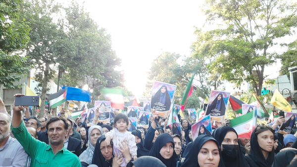 جلوه‌هایی از اجتماع مردم بجنورد در تجلیل از بانوی شجاع رسانه ملی