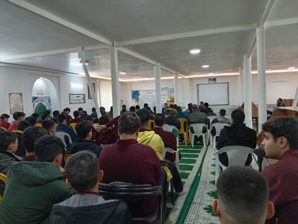 جلسه تجربه گردانی با قبول شدگان کنکور سراسری در دبیرستان نمونه آیت‌الله خامنه‌ای