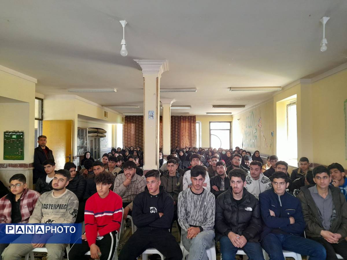 کارگاه مشاوره تحصیلی ـ انگیزشی ویژه دانش‌آموزان مقطع متوسطه دوم شهرستان سیروان