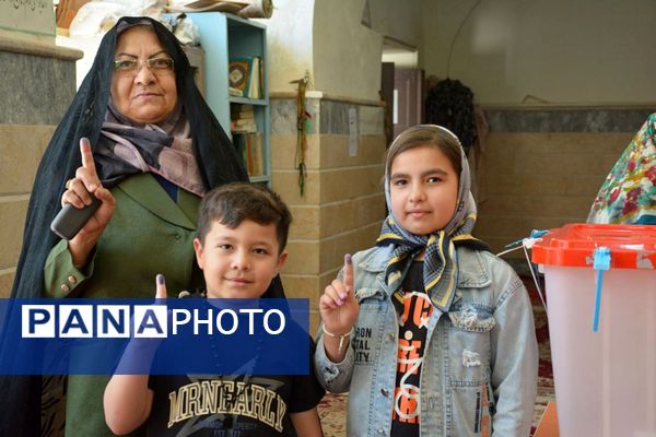 حضور پرشور مردم قوچان در دور دوم انتخابات ریاست‌جمهوری 