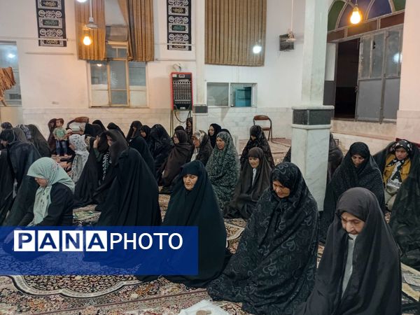 نماز جماعت در مراسم شب بیعت با امام زمان (عج) در خلیل آباد