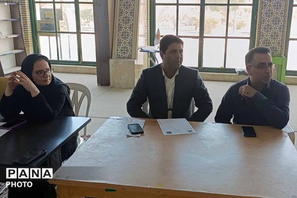 میز خدمت آموزش و پرورش خراسان شمالی در نماز جمعه؛ پاسخگویی مستقیم به مطالبات مردم
