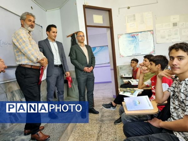 بازدید مسئولان آموزش و پرورش از مدارس سطح شهر سملقان به‌مناسبت هفته معلم