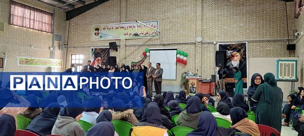 تقدیر از دانش آموزان برتر آموزشی  آموزشگاه دخترانه شهدای ۳۸ 