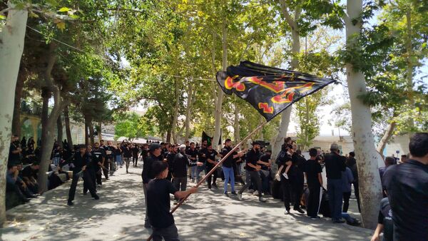عزاداری ظهر  عاشورا در خیابان‌های شهر نیشابور 