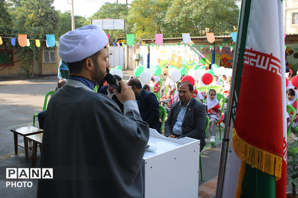 کوله‌بار شوق بر دوش شکوفه‌ها