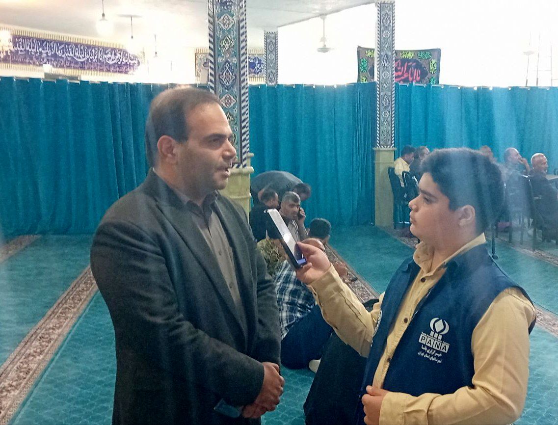 وظیفه اصلی ما معرفی شعر و ادب فارسی به نسل آینده است