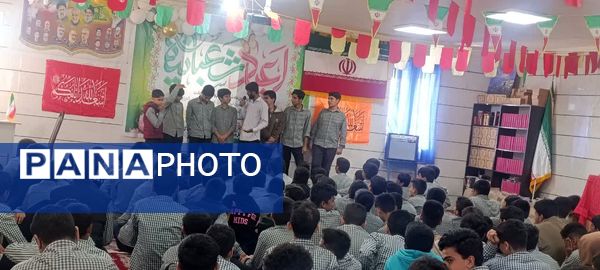 شادی دانش‌آموزان راه ایمان قلعه‌گنج در جشن ولادت حضرت علی‌اکبر(ع)