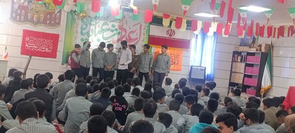 شادی دانش‌آموزان راه ایمان قلعه‌گنج در جشن ولادت حضرت علی‌اکبر(ع)