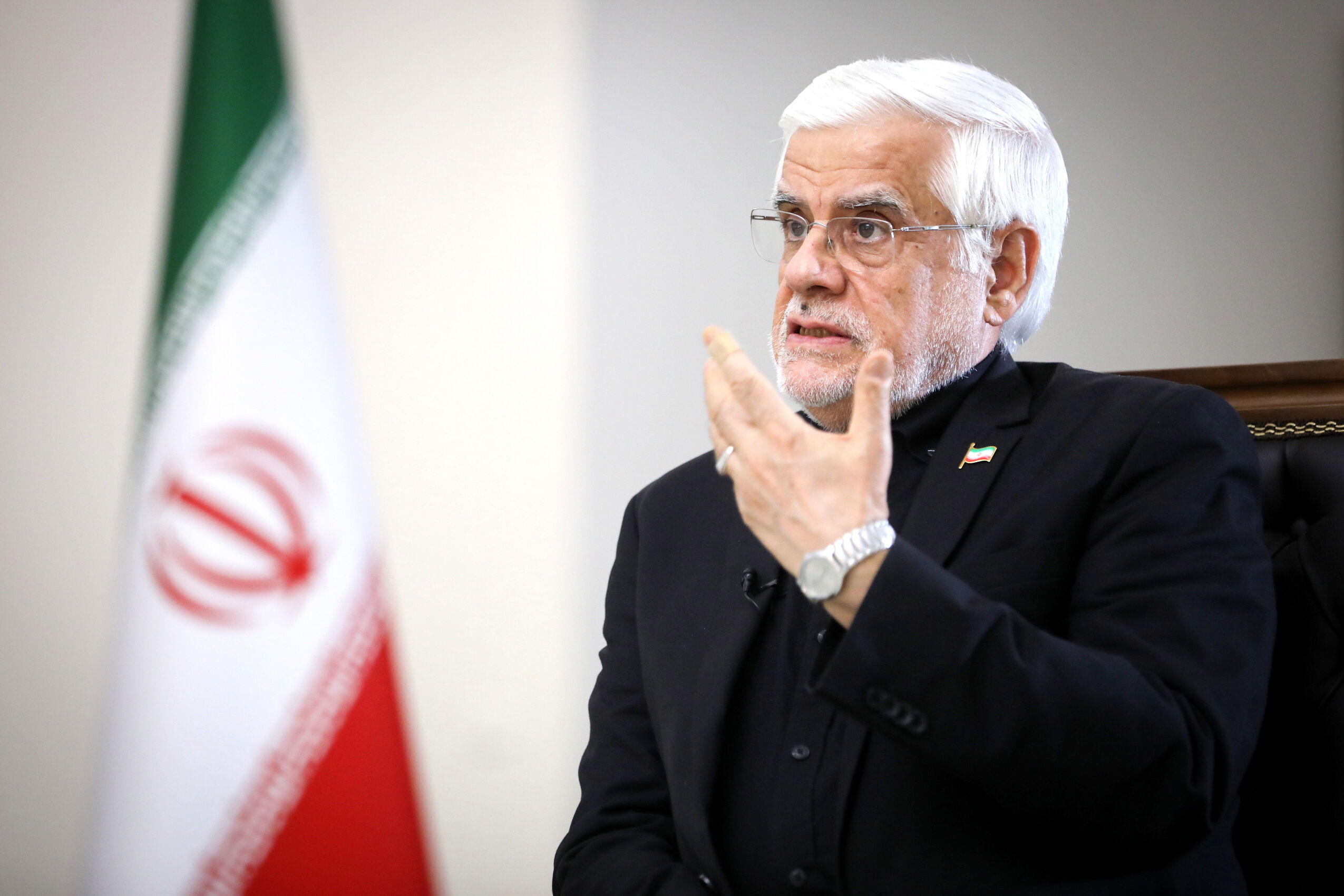 عارف: دشمن ناچار به التماس مجدد برای آتش‌بس شد