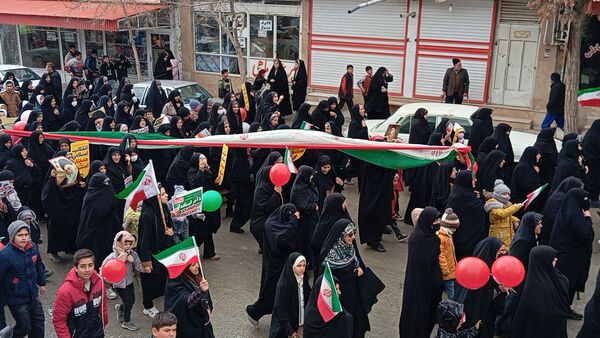 حاشیه نگاری حضور مردم شهر بن در راهپیمایی ۲۲ بهمن ۱۴۰۴