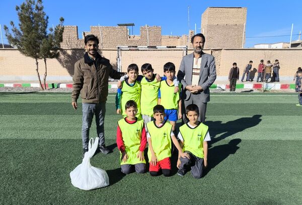 مسابقات فوتبال دبستان شهید پسندیده روستای فدافن شهرستان کاشمر 