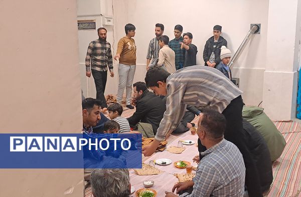 ضیافت افطاری و قرائت جزء هفتم قرآن کریم در مسجدالرضای نیشابور 