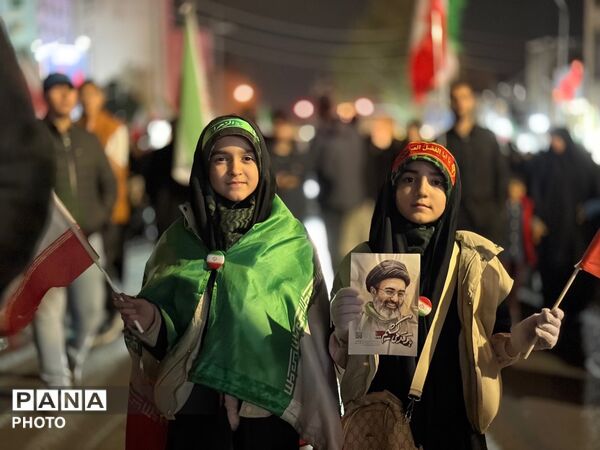 حضور دانش‌آموزان البرزی در گرامیداشت چهلم شهدای میناب در کرج 