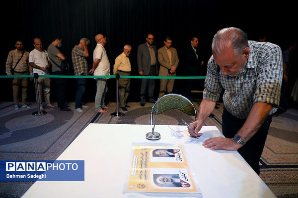 مرحله دوم انتخابات چهاردهمین دوره ریاست‌ جمهوری در آستان امامزاده صالح(ع)