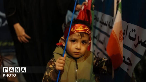 قرار شبانه نماد ایستادگی و همدلی میدان امام (ره) شهرستان کوهدشت