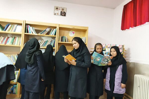 زنگ کتابخوانی در دبیرستان امام علی(ع) ورامین