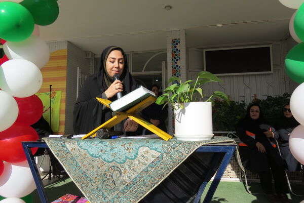 برنامه زنگ ایمنی و ترافیک در مدرسه شهدا فرهنگی دخترانه 