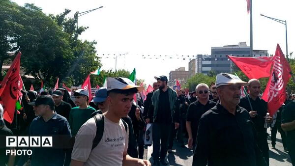 وداعِ بی‌قرار؛ پیوندِ میلیونیِ ایران در سوگِ امامِ شهید 