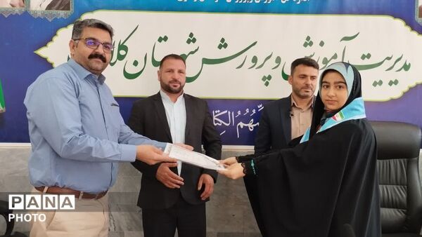 نشست هم‌ اندیشی و آیین تجلیل از دانش‌آموز خبرنگاران پانا در شهرستان کلات 