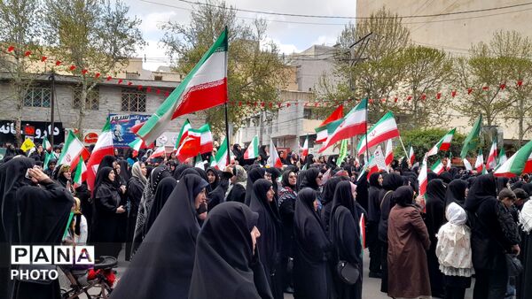 اجتماع بانوان خرم‌آبادی برای تکریم خانواده‌های شهدا و ایثارگران