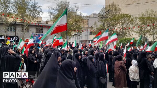 اجتماع بانوان خرم‌آبادی برای تکریم خانواده‌های شهدا و ایثارگران