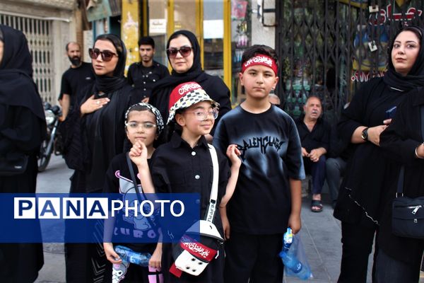 حضور پرشور کودکان قمی در دسته‌های عزاداری روز تاسوعا 