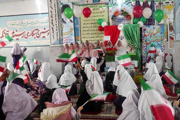 برگزاری جشن‌های باشکوه پیروزی انقلاب اسلامی در مدارس رباط‌کریم