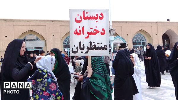 نماز عبادی سیاسی جمعه  همزمان با آغاز هفته بسیج دانش آموزی در مسجد جامع شهرستان نیشابورـ۲