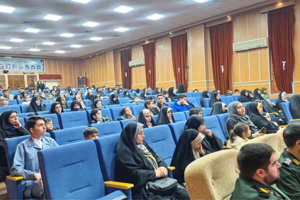 آیین تجلیل از برگزیدگان مسابقات قرآن و عترت بسیج قرچک