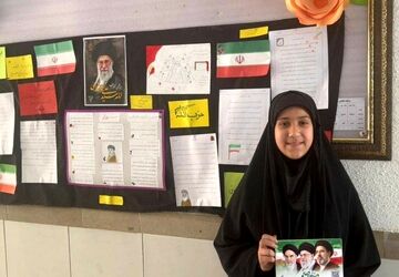 ادای احترام دانش‌آموزان دبستان احمد کاظمی به شهدا