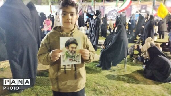 گردهمایی کودکان در پارک چهارباغ خرم‌آباد با شعارهای وحدت و آینده‌سازی