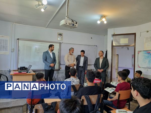 تقدیر از معلمان دبیرستان نمونه دولتی پژوهش آشخانه