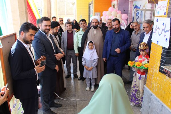 نواختن زنگ سپاس معلم در دبستان دخترانه شاهد نرگس