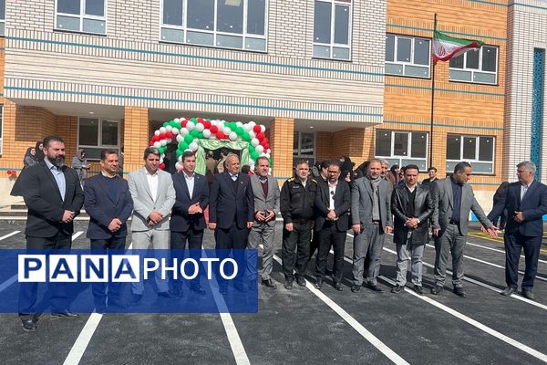 آیین افتتاح دو مدرسه خیرساز با حضور مدیر کل آموزش و پرورش شهرستانهای استان تهران در ناحیه دو شهرری 