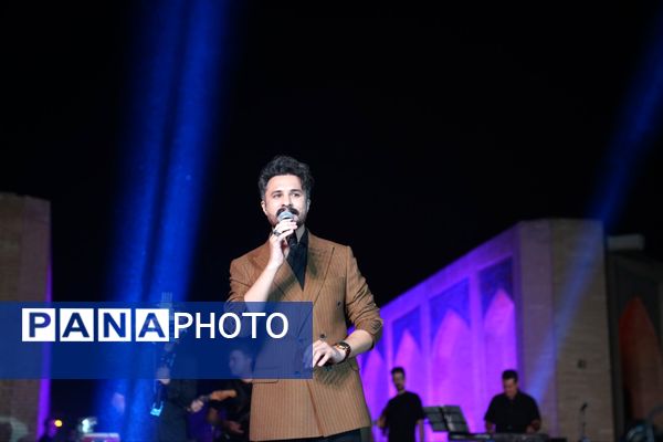 استقبال پرشور مردم از جشن امت ماه در اصفهان